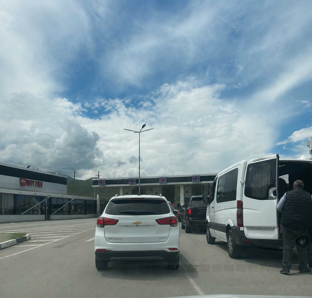 When is the best time to leave Yerevan for Georgia? The queue at the Armenia-Georgia border